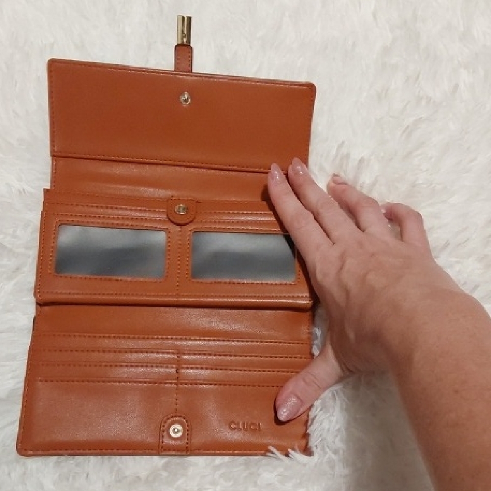 Womans Wallet - Picture 3 of 3